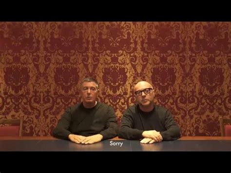 dolce gabbana pubblicità razzista|Dolce e Gabbana in un video chiedono scusa ai cinesi.